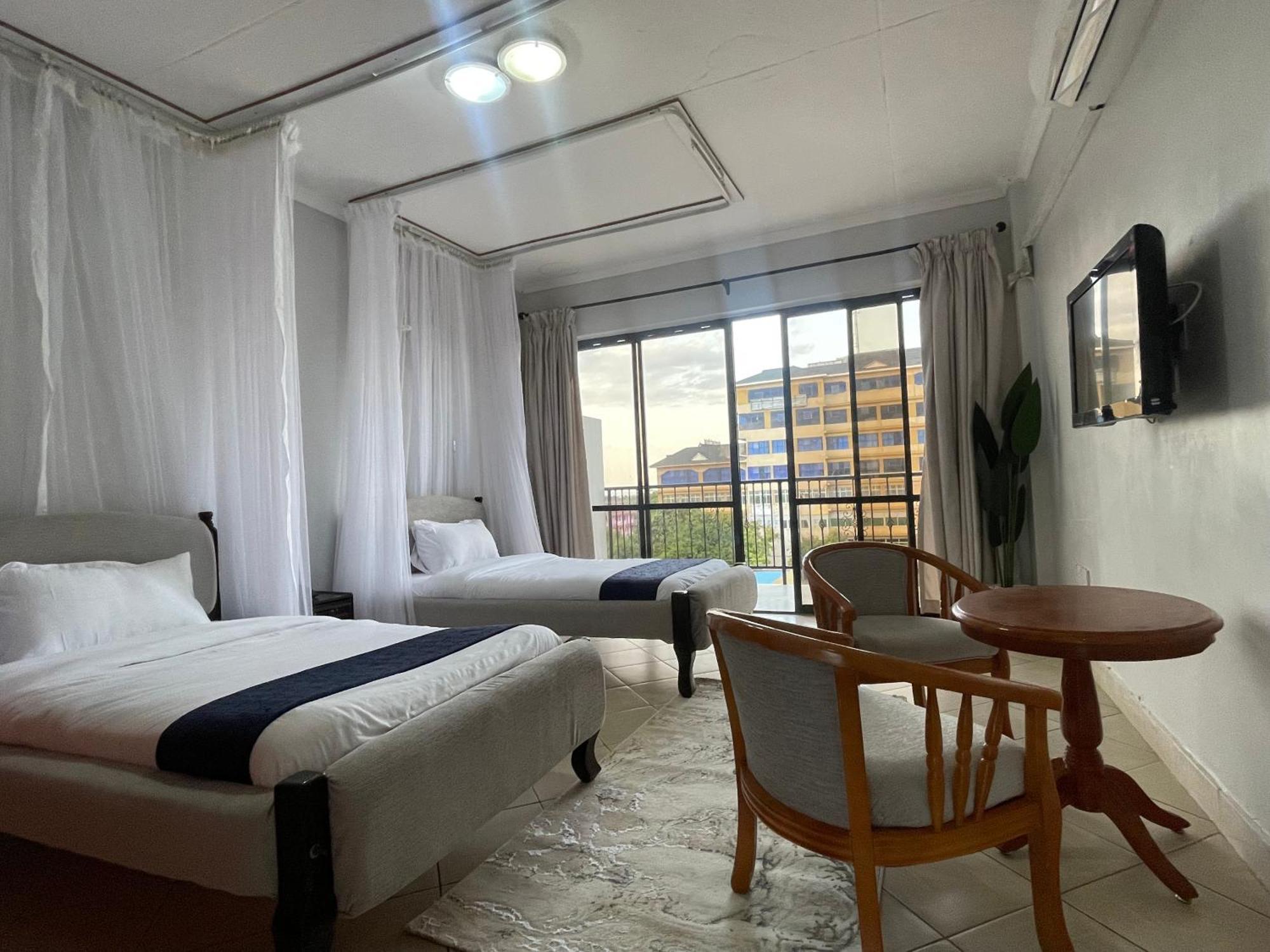 Iman Hotel Isiolo Экстерьер фото