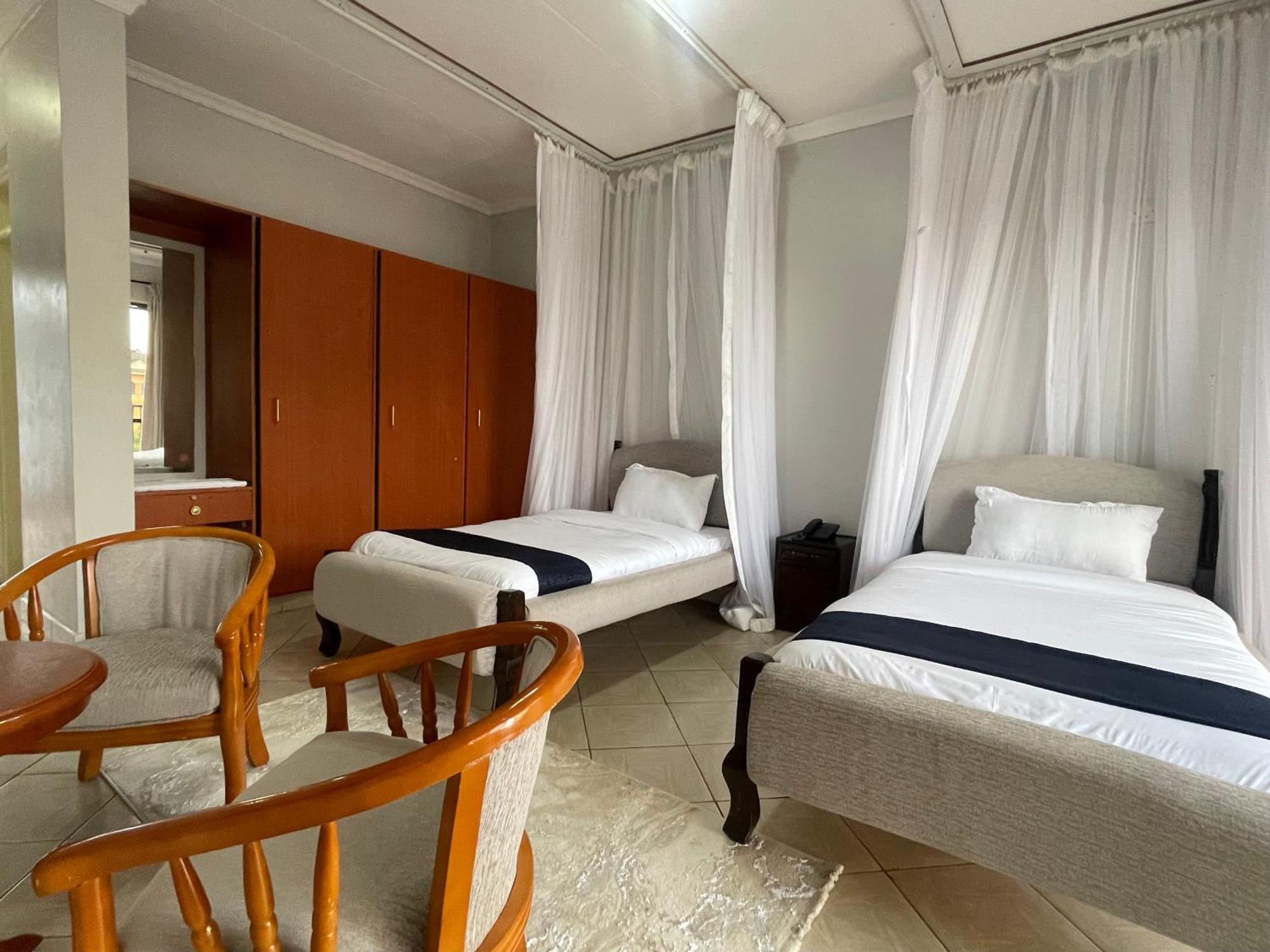 Iman Hotel Isiolo Экстерьер фото
