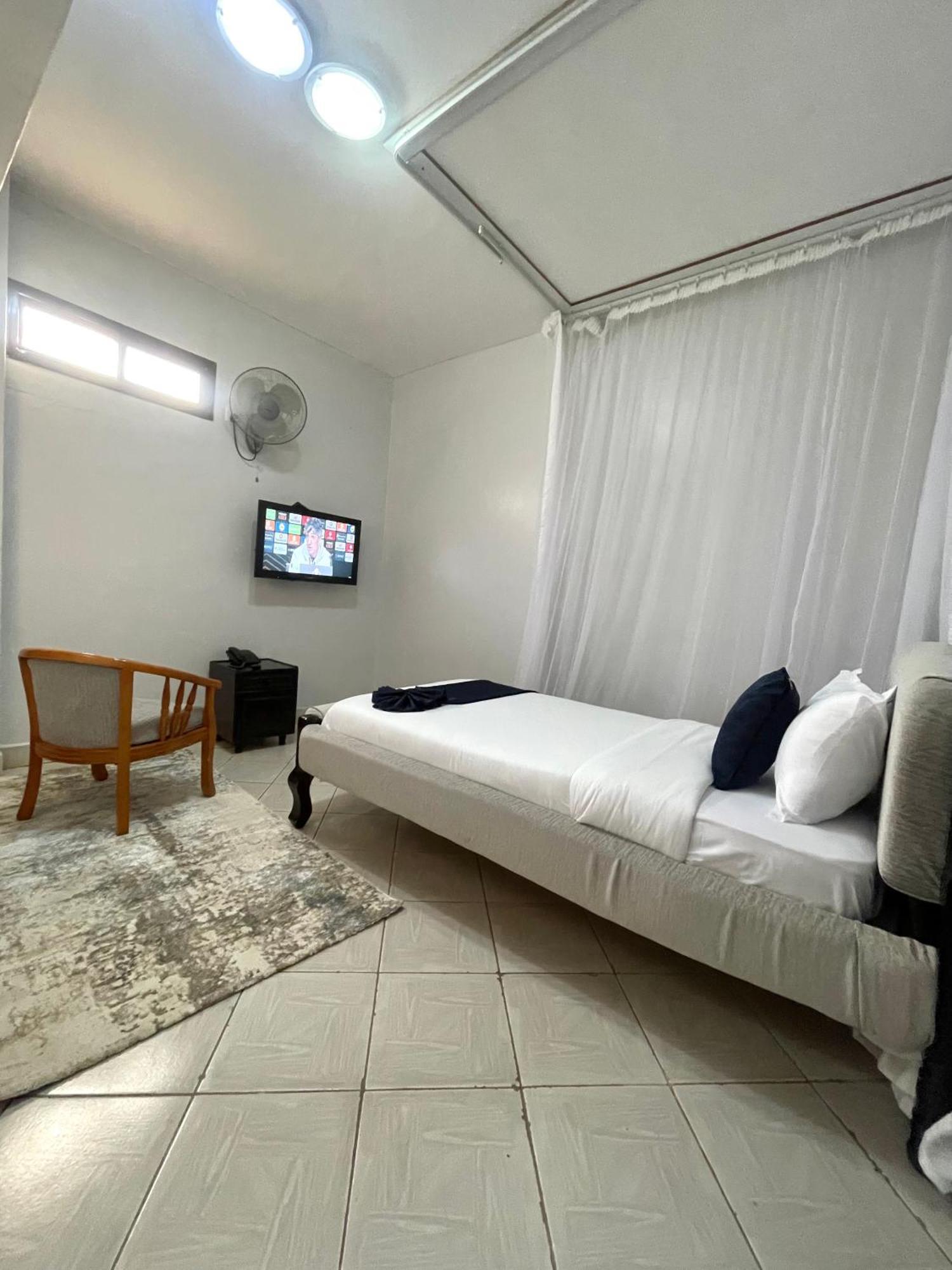 Iman Hotel Isiolo Экстерьер фото