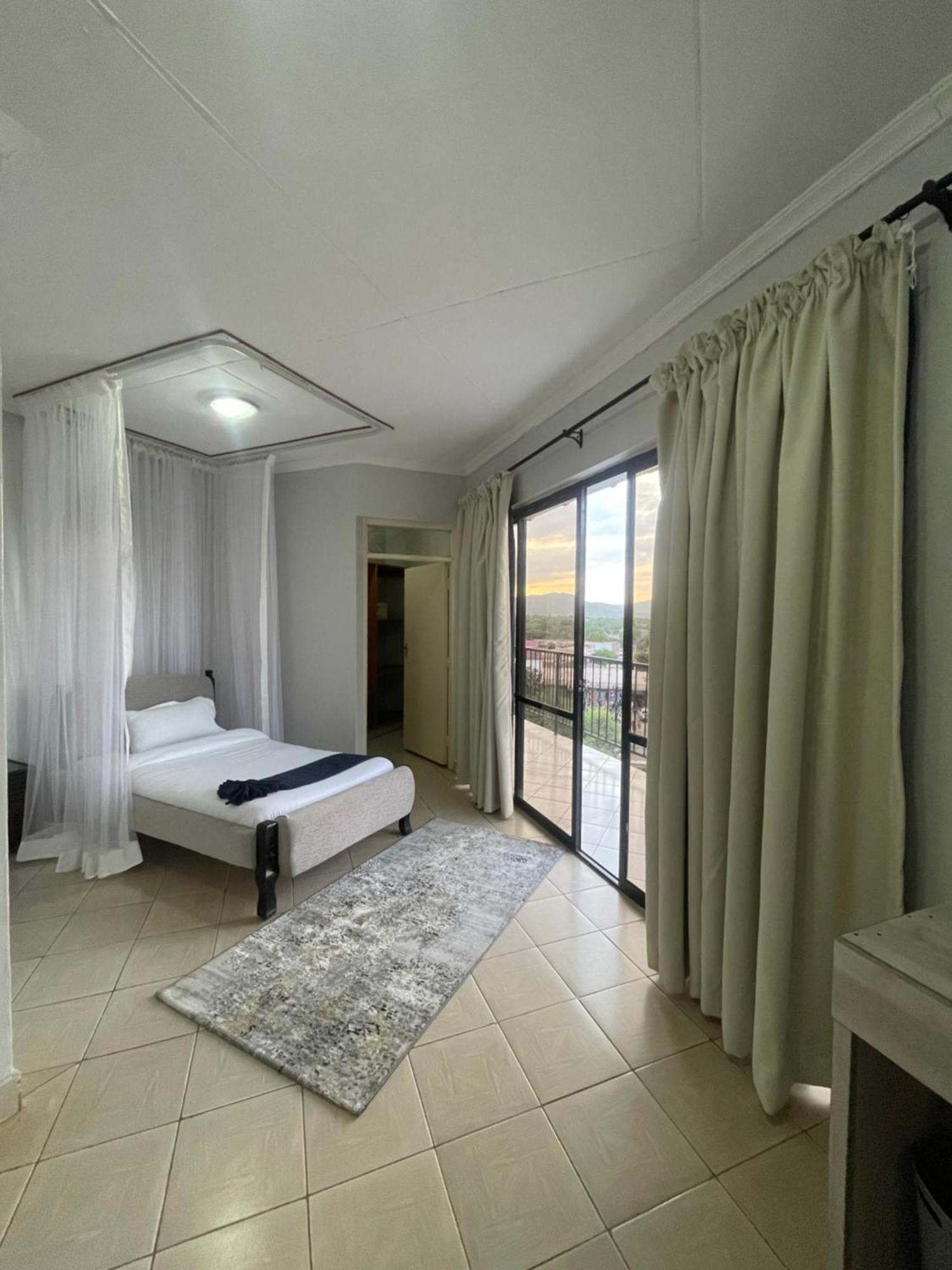 Iman Hotel Isiolo Экстерьер фото